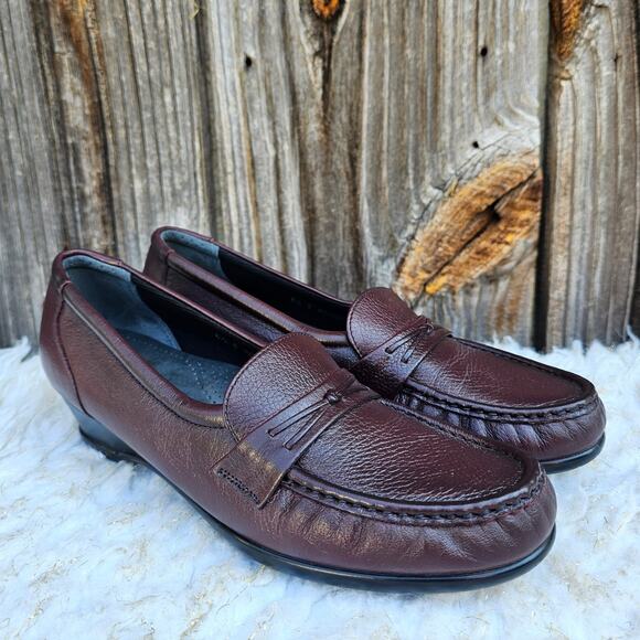 Burgundy Leather Loafer SAS Easier Size 8.5 S Tripad Comfort Red Moccasins EUC - Picture 2 of 13